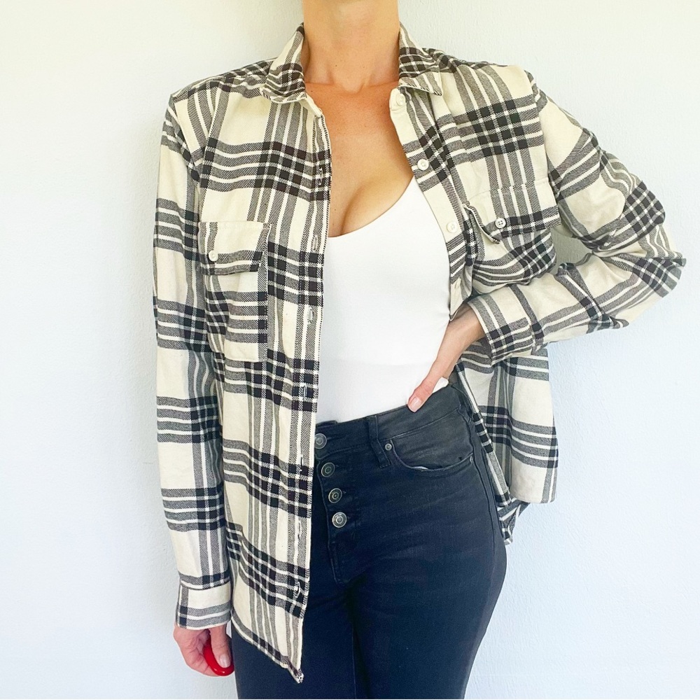 Forever 21 black and white plaid flannel button down shirt size medium